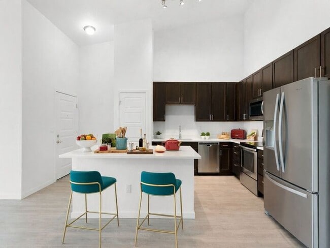 Building Photo - 2BR Condo w/ Fireplace, In-Unit Laundry & A/C in Parker