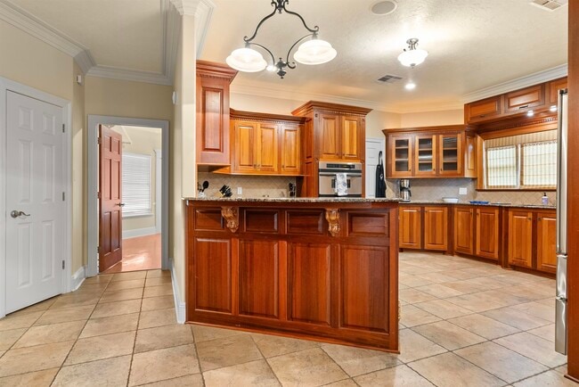 Building Photo - 5004 Cypress Lake Dr