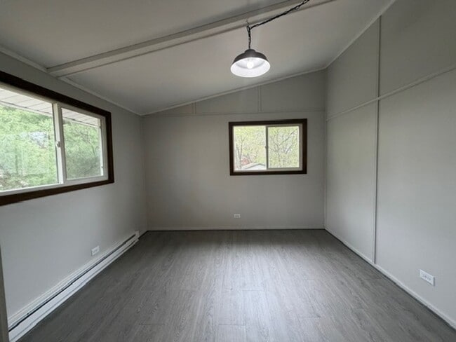 Building Photo - 610 28th Ave N