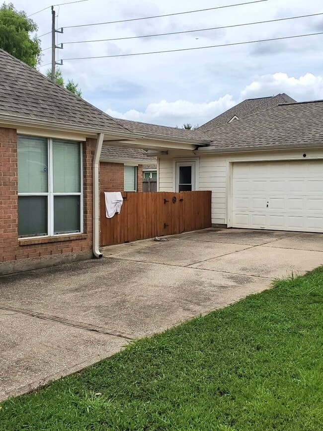 Building Photo - 2526 Sunrise Harbor Ln