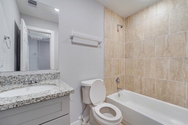 Building Photo - 6716 Haight St