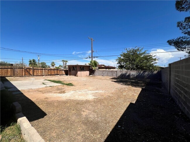 Building Photo - 801 Carpenter Dr