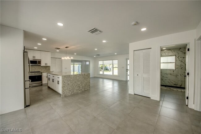 Building Photo - 4312 S Pacific Cir