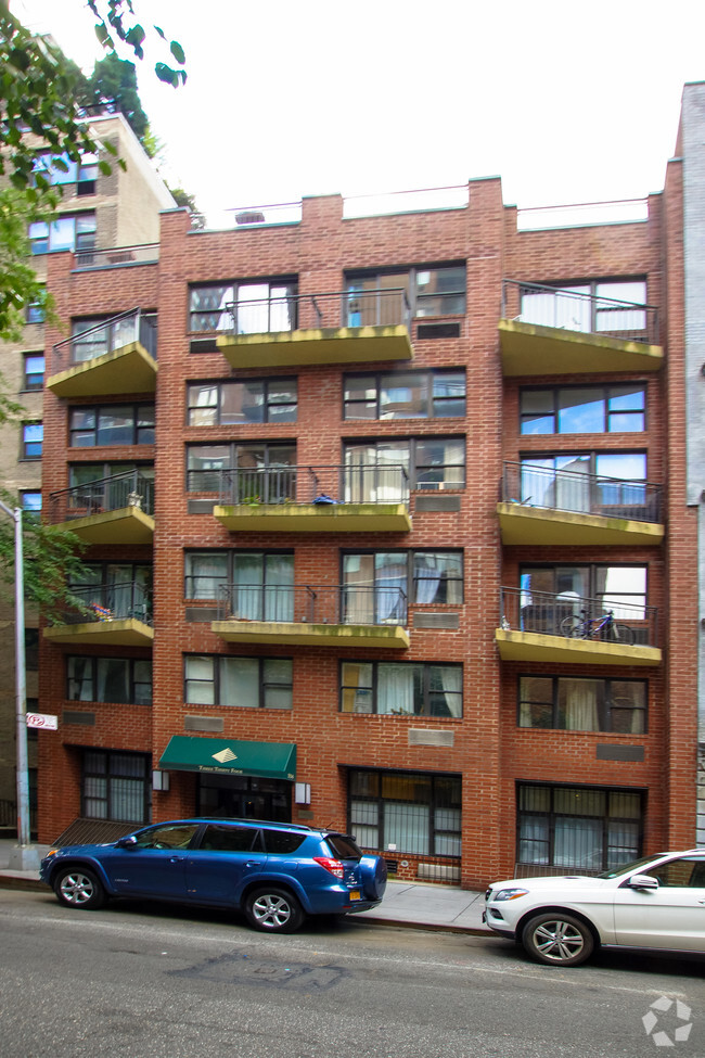 Primary Photo - 334 East 74th Street