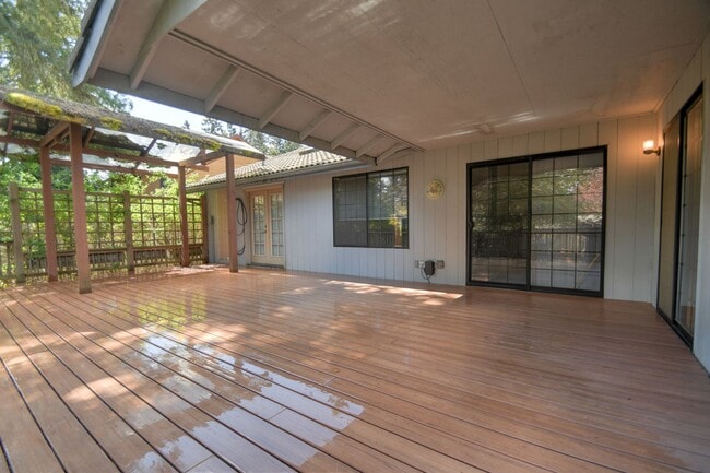 Building Photo - Rent 3 bed property for $2750 per month