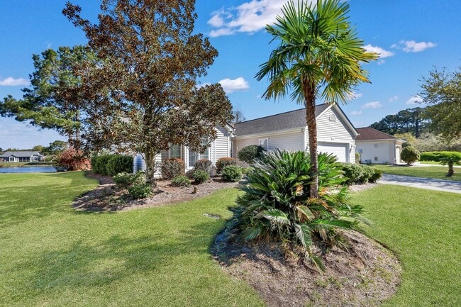 Building Photo - Charming 2 Bed, 2 Bath Rental with Lagoon Views in Sun City!