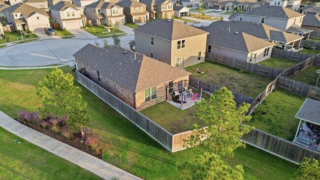 Building Photo - 16306 Fontana Ct