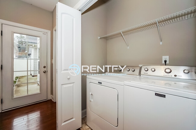 Building Photo - 2506 Gallery Drive