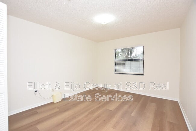 Building Photo - 2220 Maple Hill Ct