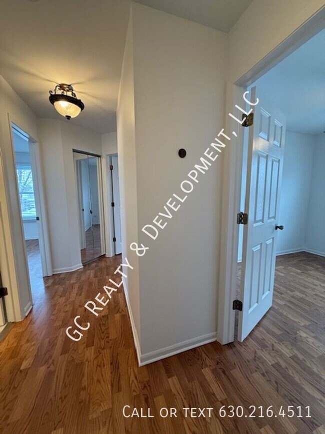 Building Photo - 885 Chelsea Ct