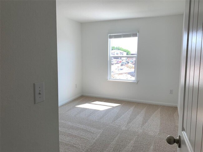 Building Photo - 317 Brody Ln