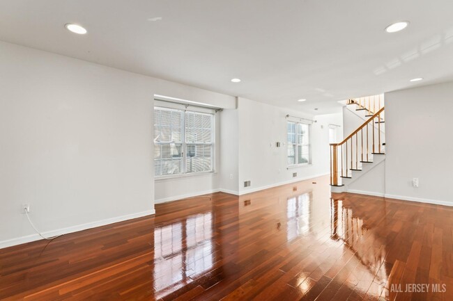 Building Photo - 5 Parker Way