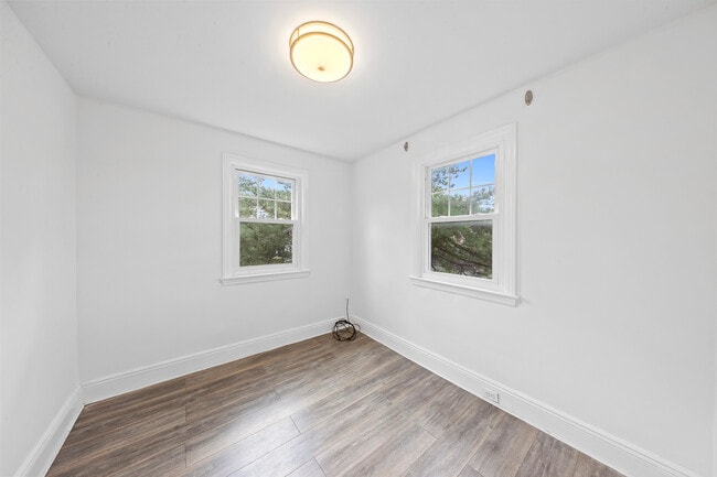 Building Photo - 56 E Madison Ave