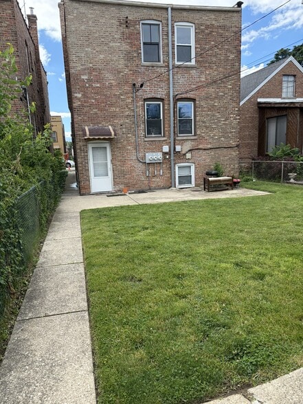 Building Photo - 1835 Home Ave