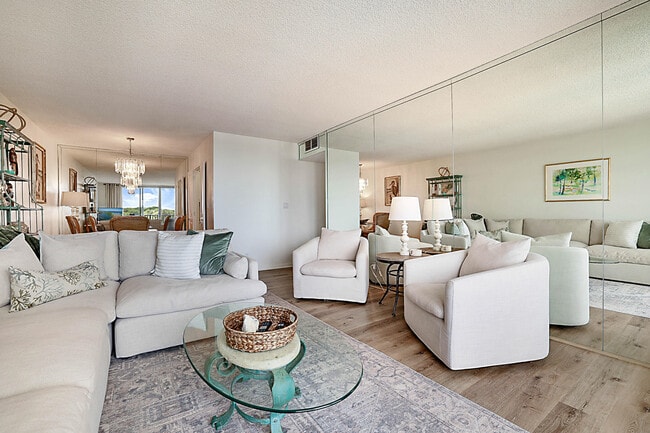 Building Photo - 2121 N Ocean Blvd