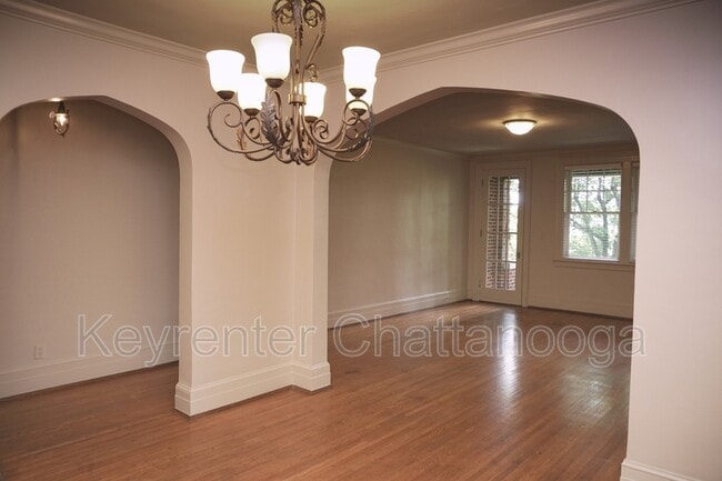 Building Photo - 190 N Crest Rd