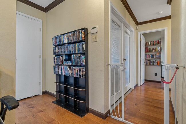 Building Photo - 120 Live Oak Ln