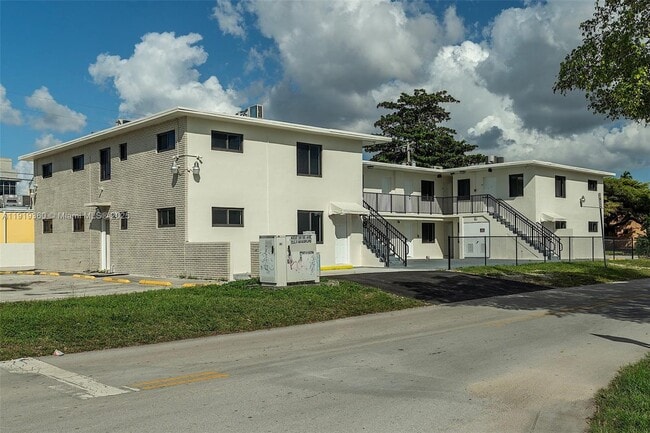 Building Photo - 4037 SW 65th Ave