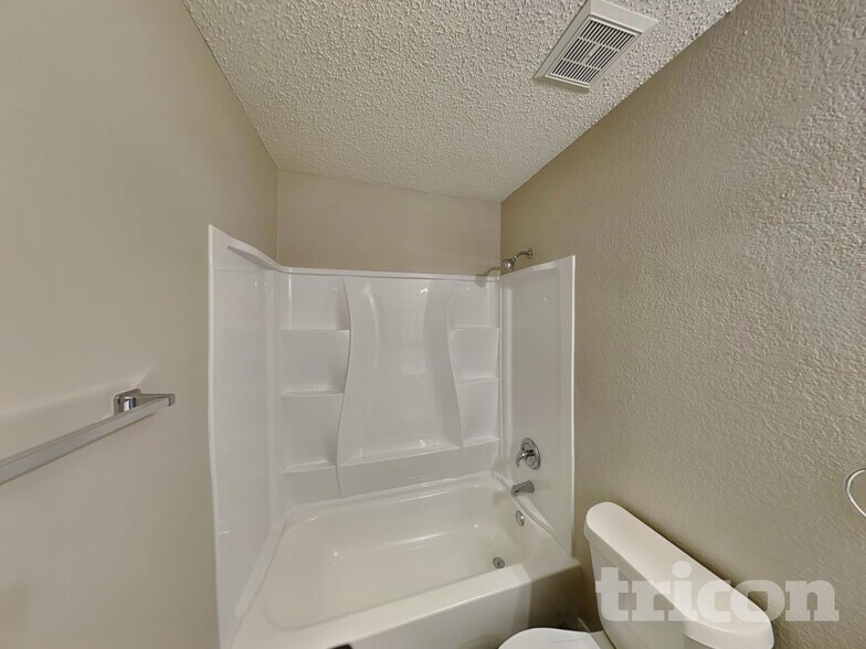 Building Photo - 317 Meandering Way Ct