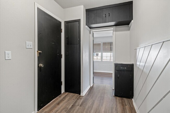 Building Photo - 175 E Elm St