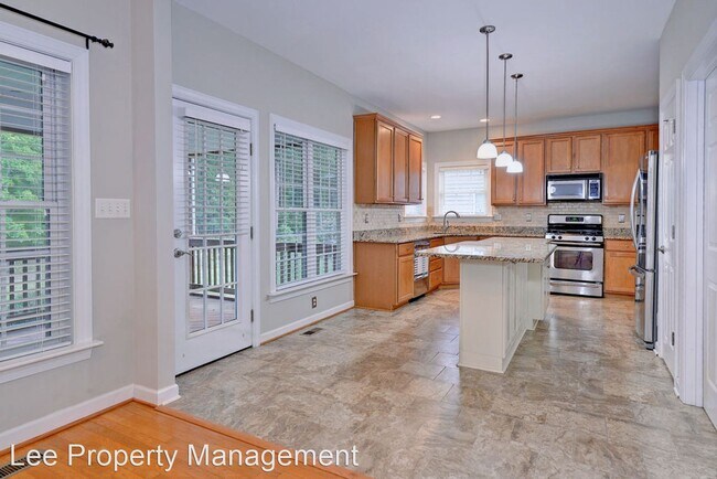 Building Photo - 5 br, 3 bath House - 206 Estons Run