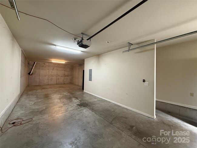Building Photo - 128 Steinbeck Wy