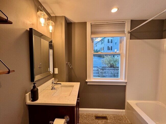 Building Photo - 7 Hardy St