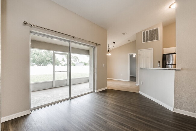 Building Photo - 7134 Summit Dr