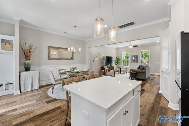 Building Photo - 38 Pine St