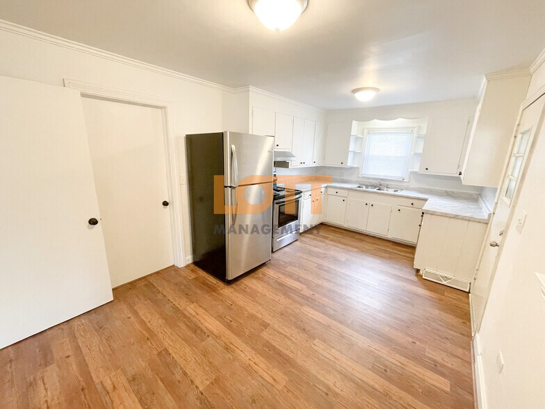 Building Photo - 3 Juanita Ct