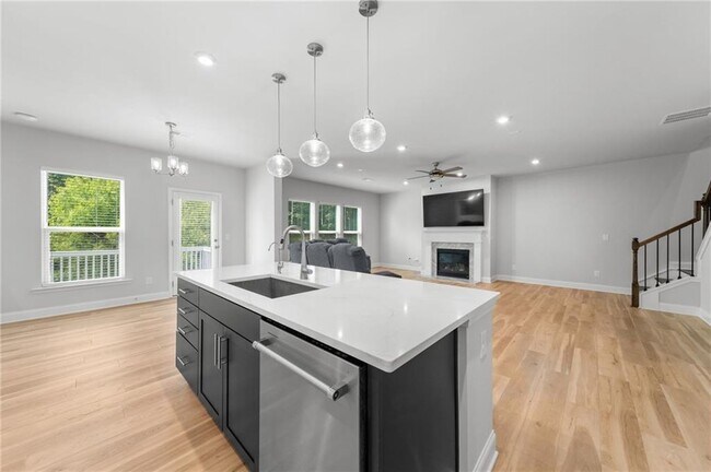 Building Photo - 96 Fairway Dr
