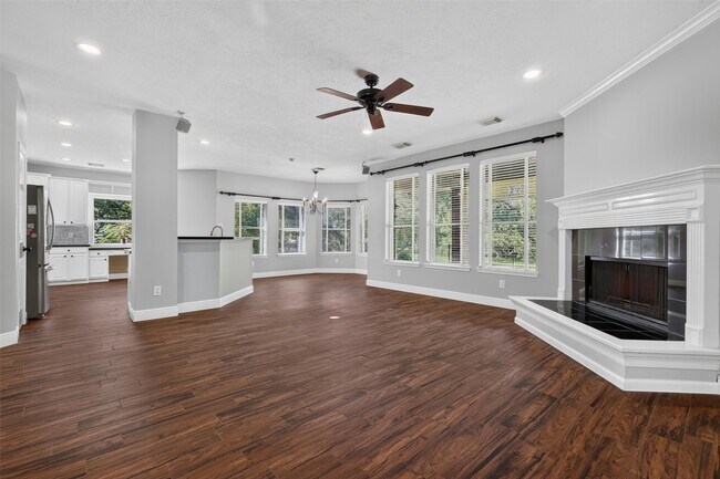 Building Photo - 108 Oak Creek Ln