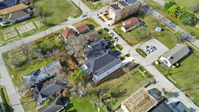 Building Photo - 3320 Francis St