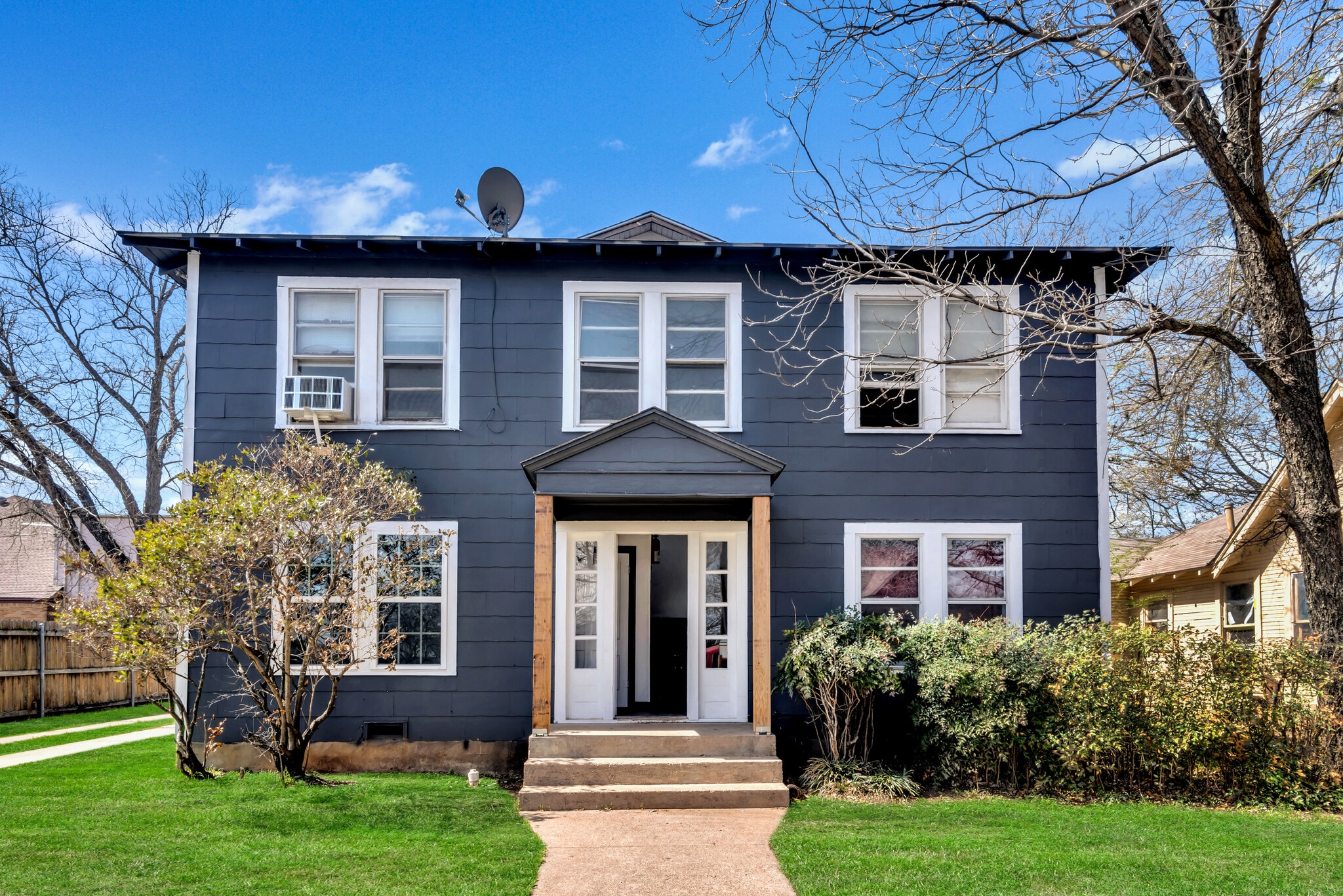 Building Photo - 305 N Robinson St