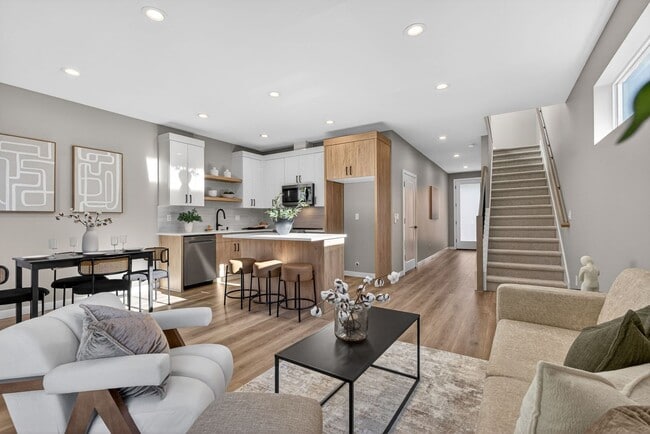 Building Photo - 10907 SE Home Ave