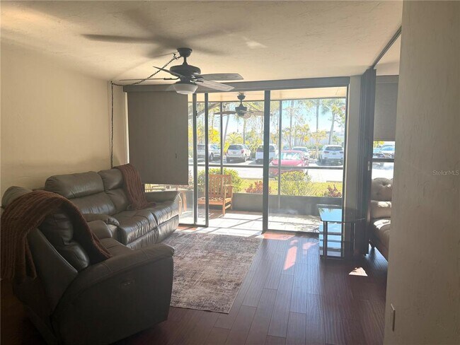 Building Photo - 618 Bird Bay Dr S