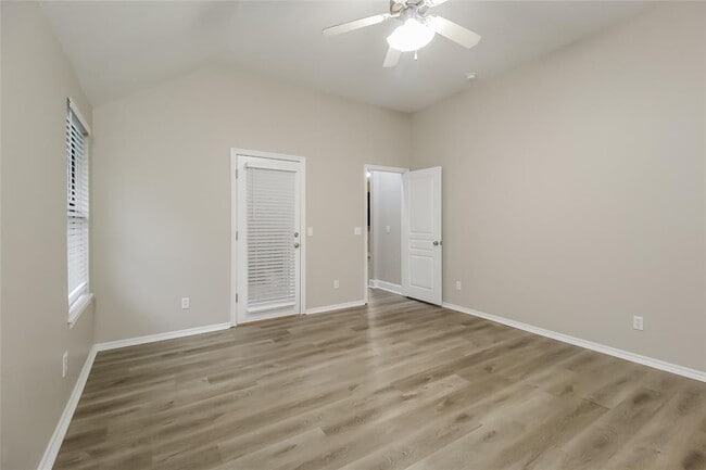 Building Photo - 1632 Hollowbrook