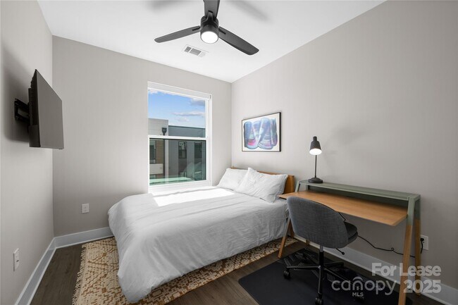 Building Photo - 110 Razades Wy