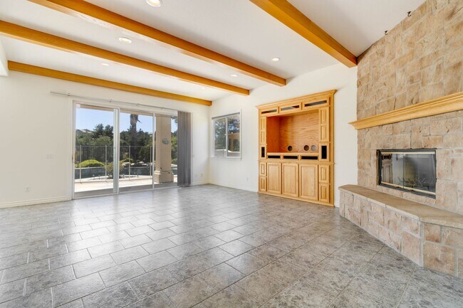 Building Photo - 32579 Valentino Way