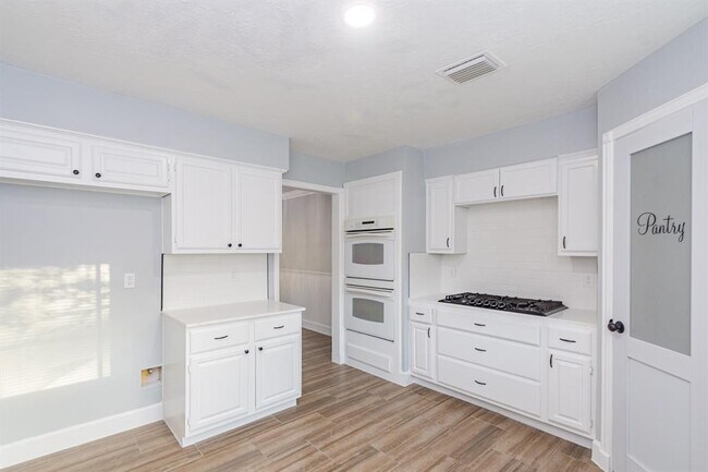Building Photo - 8611 Spruce Mill Dr