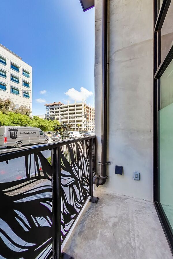 Building Photo - 595 Mariposa St