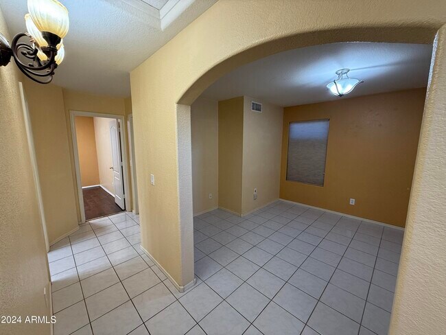 Building Photo - 9641 E Onza Ave