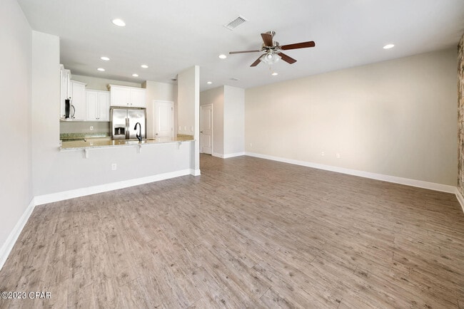 Building Photo - 324 Sand Oak Blvd