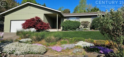 Building Photo - Single Family Home in NE Grants Pass with RV Parking