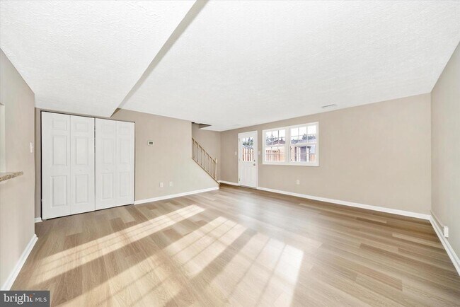 Building Photo - 103 Savannah Ct