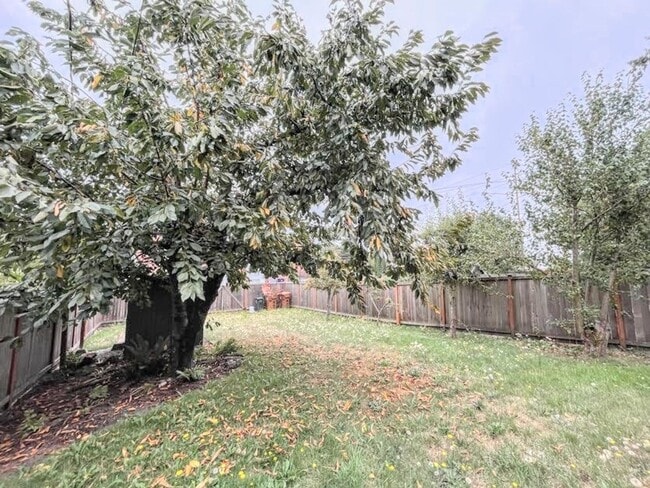 Building Photo - City Living, Cozy Vibes – Tacoma Retreat R...