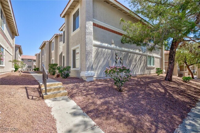 Building Photo - 7300 W Pirates Cove Rd