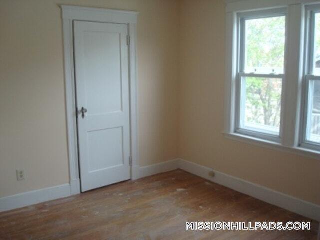 Building Photo - 2 Mission St