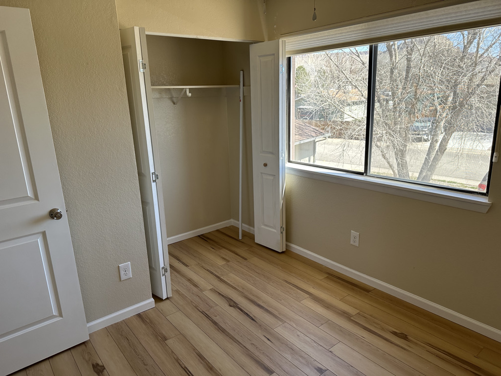 Building Photo - 631 Highline Dr