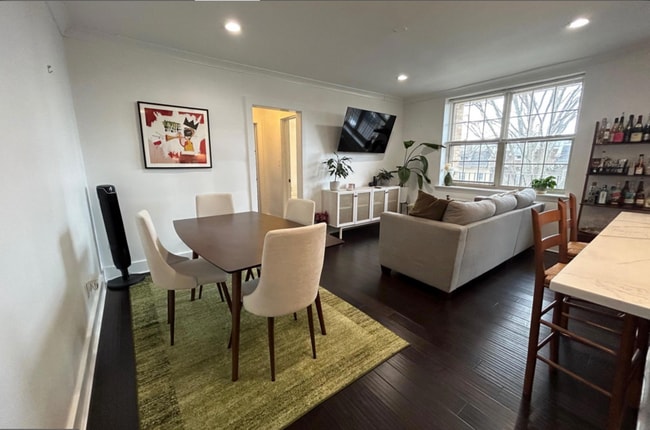 Building Photo - 939 Longfellow St NW